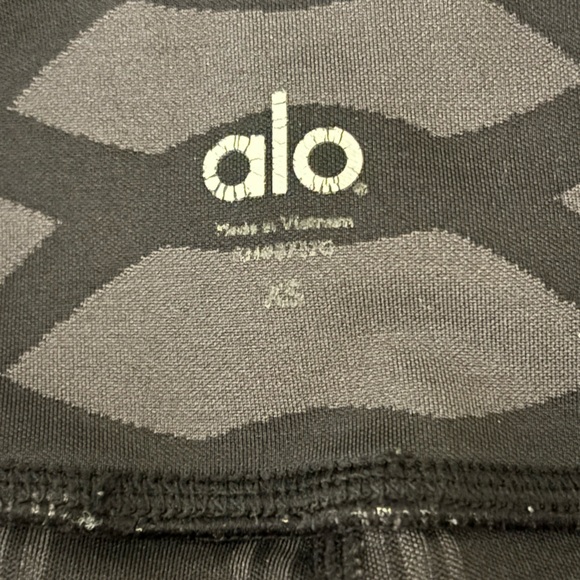 ALO Yoga Black Patterned Mesh Leggings Size XS - Picture 5 of 5